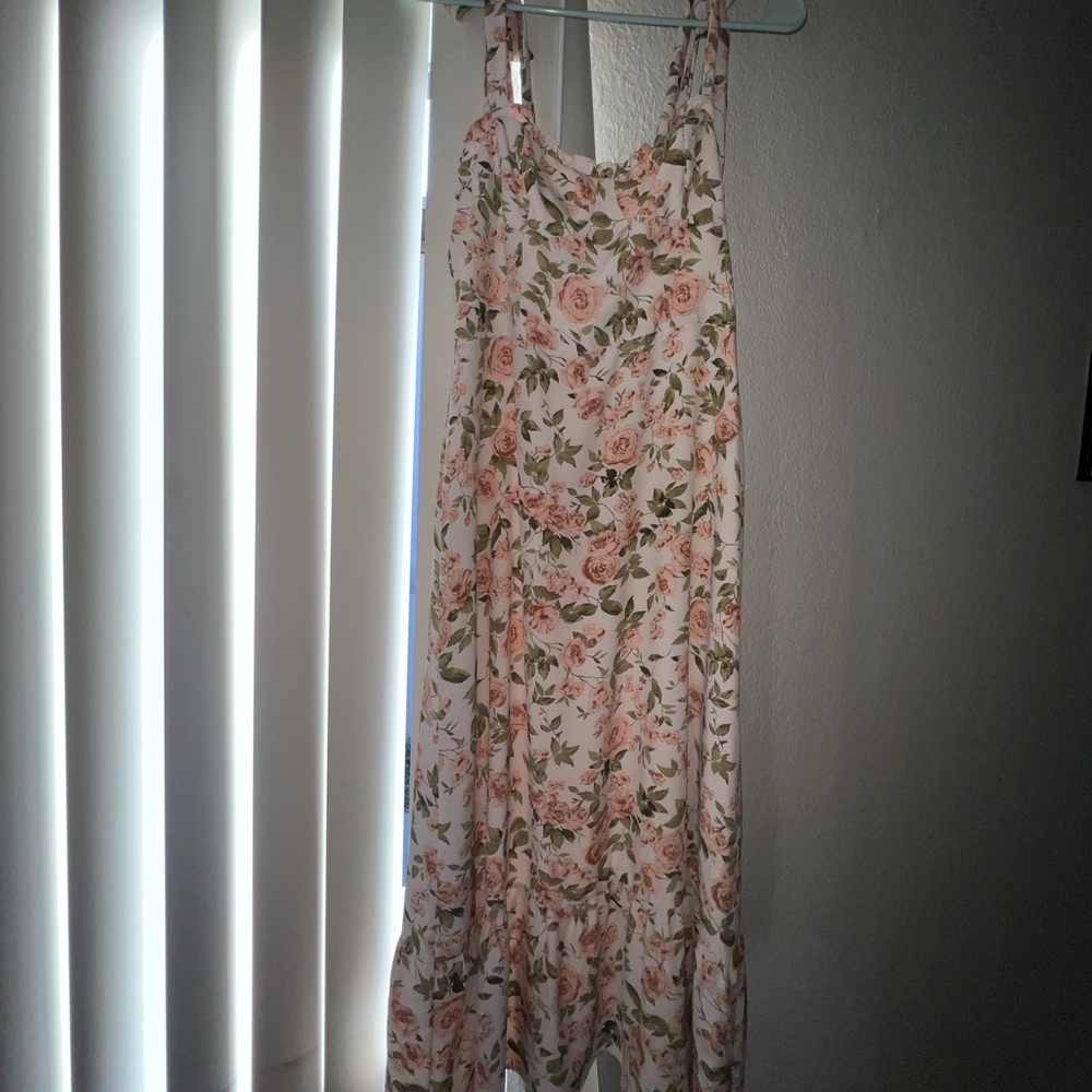Dress. - Picture 2 of 3